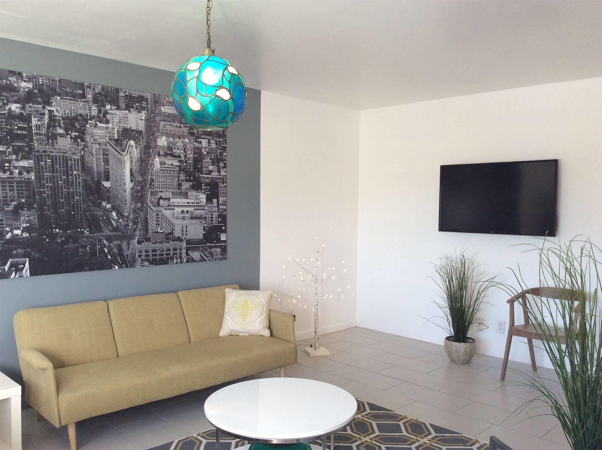 Modern Downtown Condo パーム・スプリングス エクステリア 写真