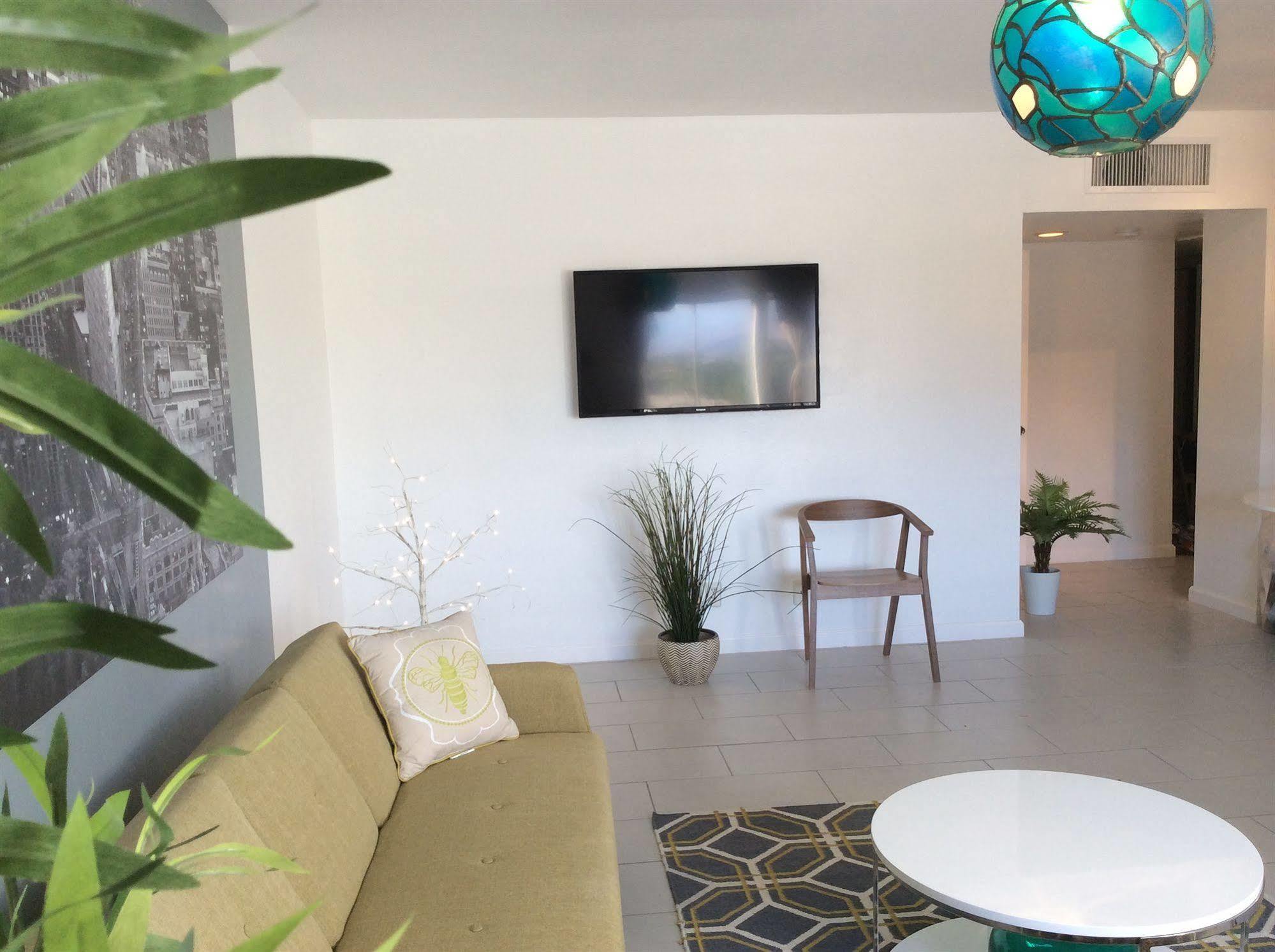 Modern Downtown Condo パーム・スプリングス エクステリア 写真