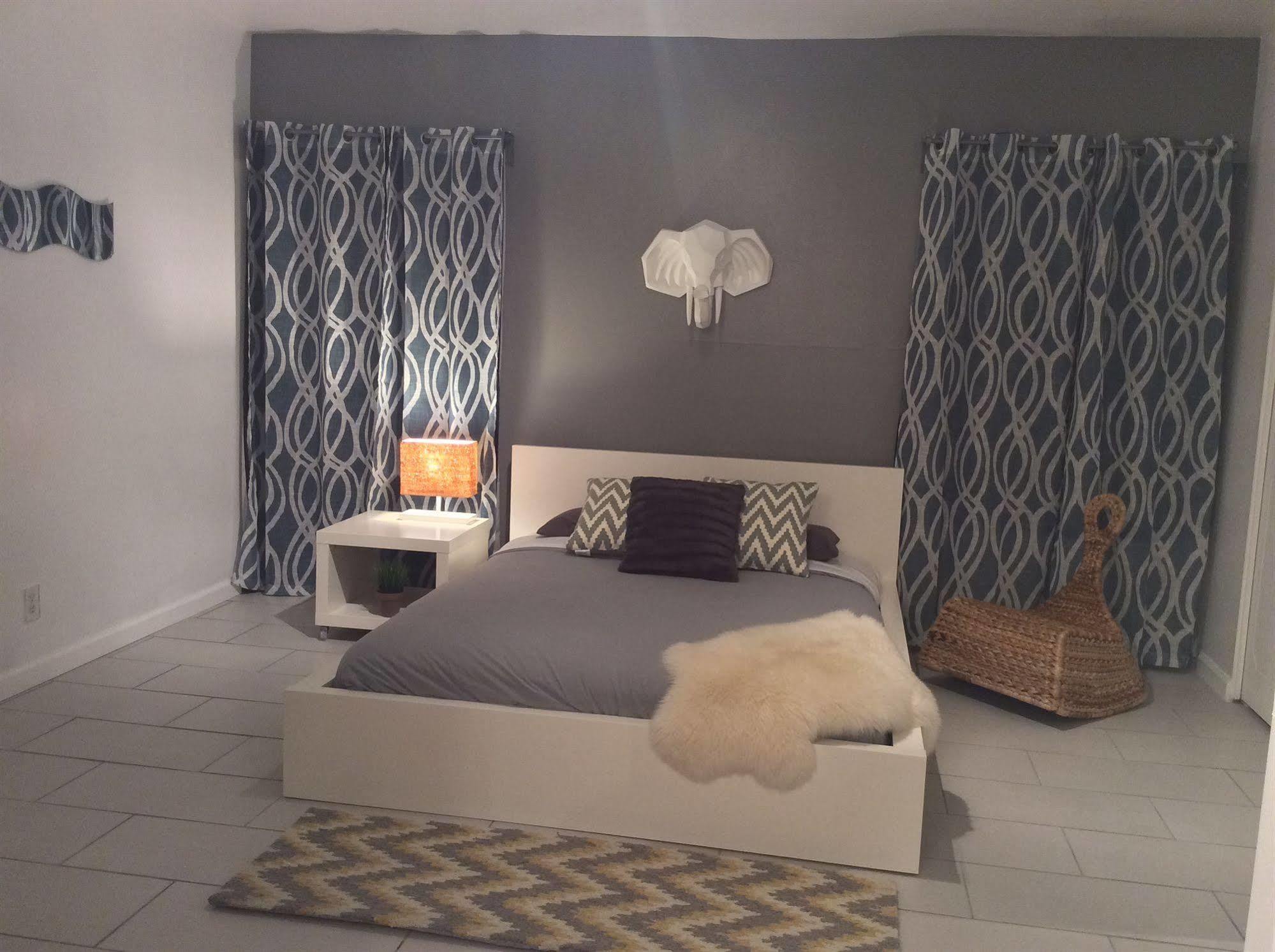 Modern Downtown Condo パーム・スプリングス エクステリア 写真