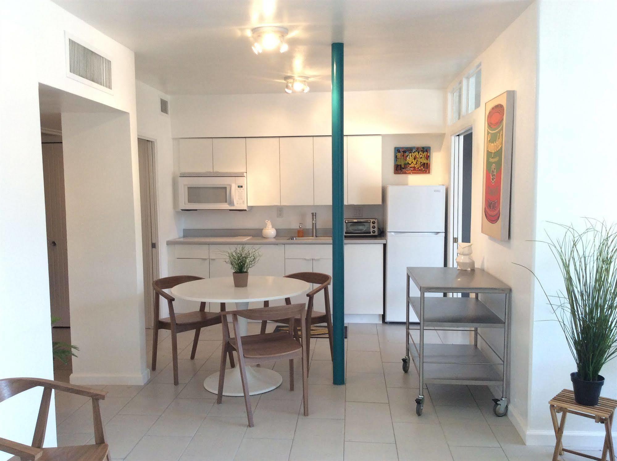 Modern Downtown Condo パーム・スプリングス エクステリア 写真