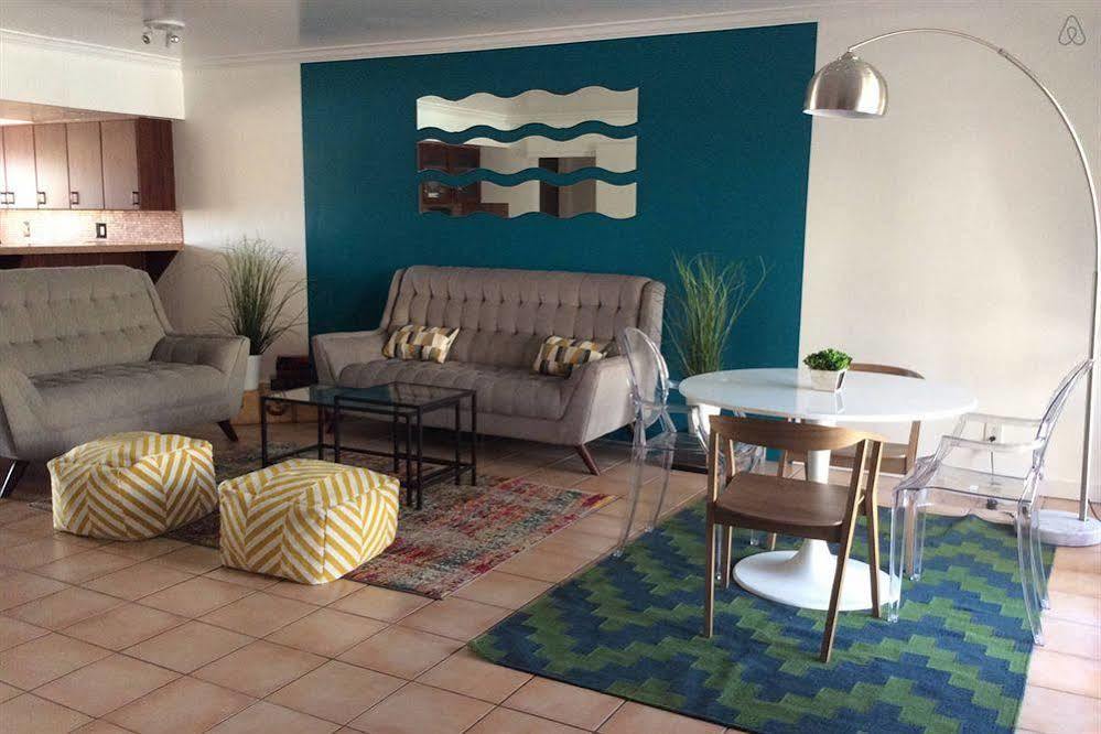 Modern Downtown Condo パーム・スプリングス エクステリア 写真