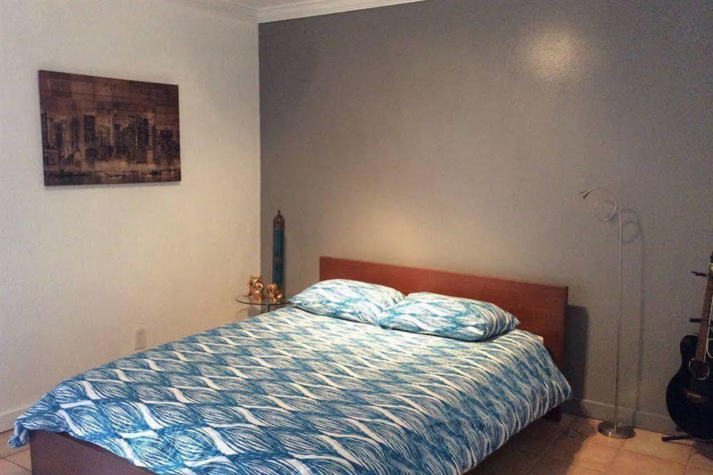Modern Downtown Condo パーム・スプリングス エクステリア 写真